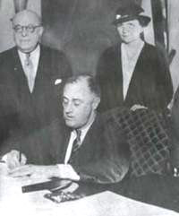 Franklin Roosevelt signs the National Labor Relations Act