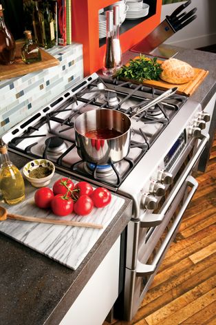 GE Café™ gas cooktop