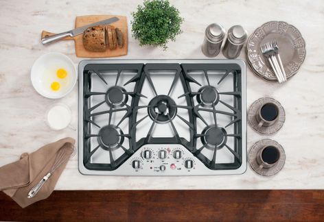 GE Café™ gas cooktop (model CGP350SETSS)