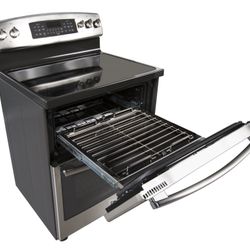 Open Sesame: GE Appliances’ Latest Oven Door Works like a Drawer