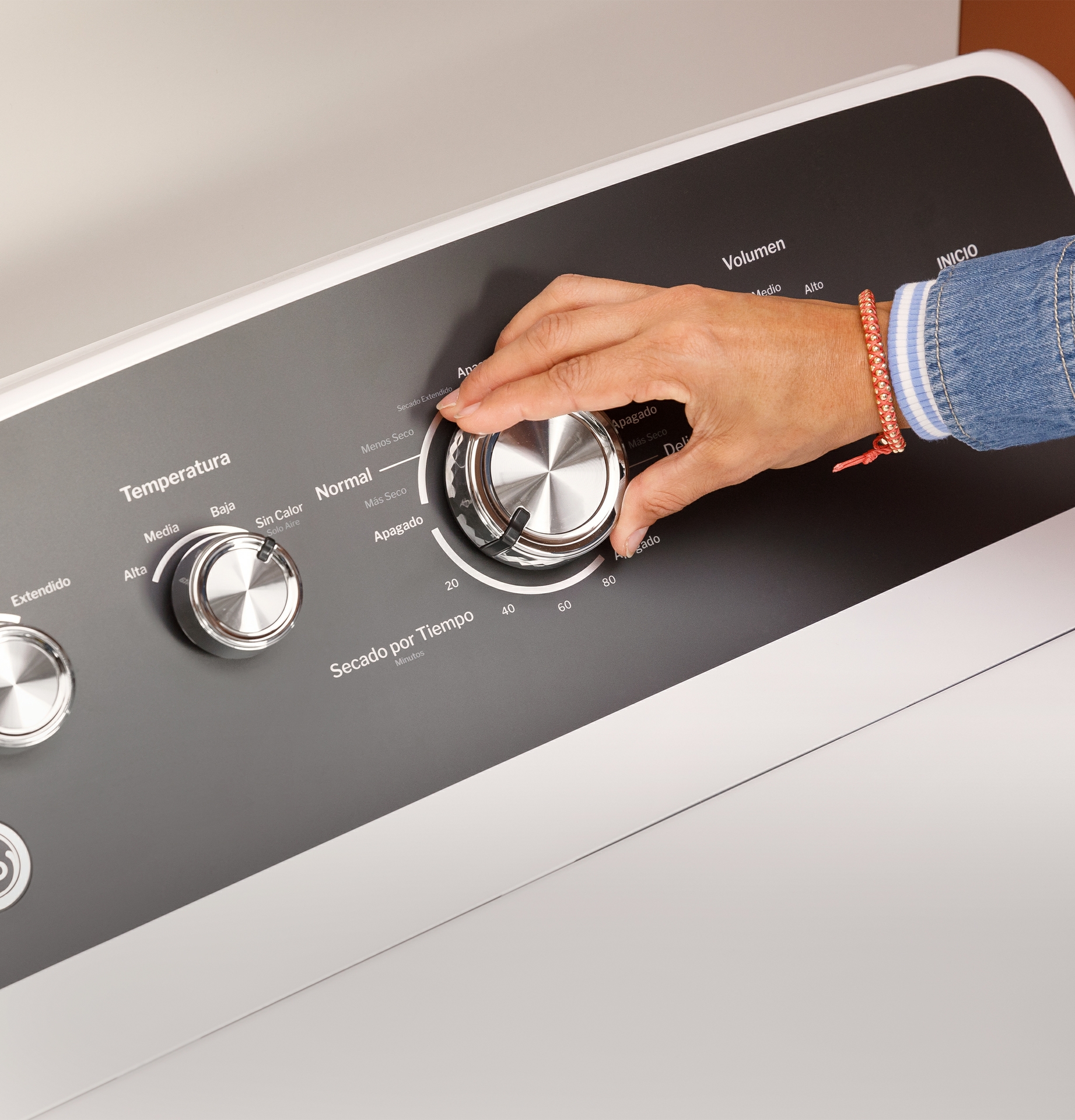 GE Appliances Breaks New Ground with FirstEver SpanishLanguage Washer