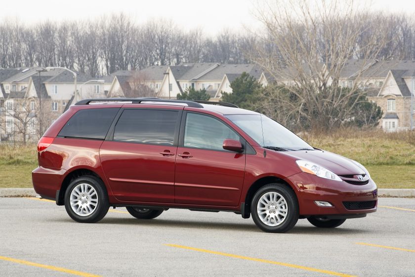 toyota minivan 2008