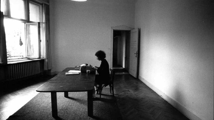 Writing-HandmaidsTale-Berlin-1984
