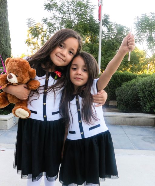 Niños de crianza celebran nuevas familias en el Día Nacional de la Adopción