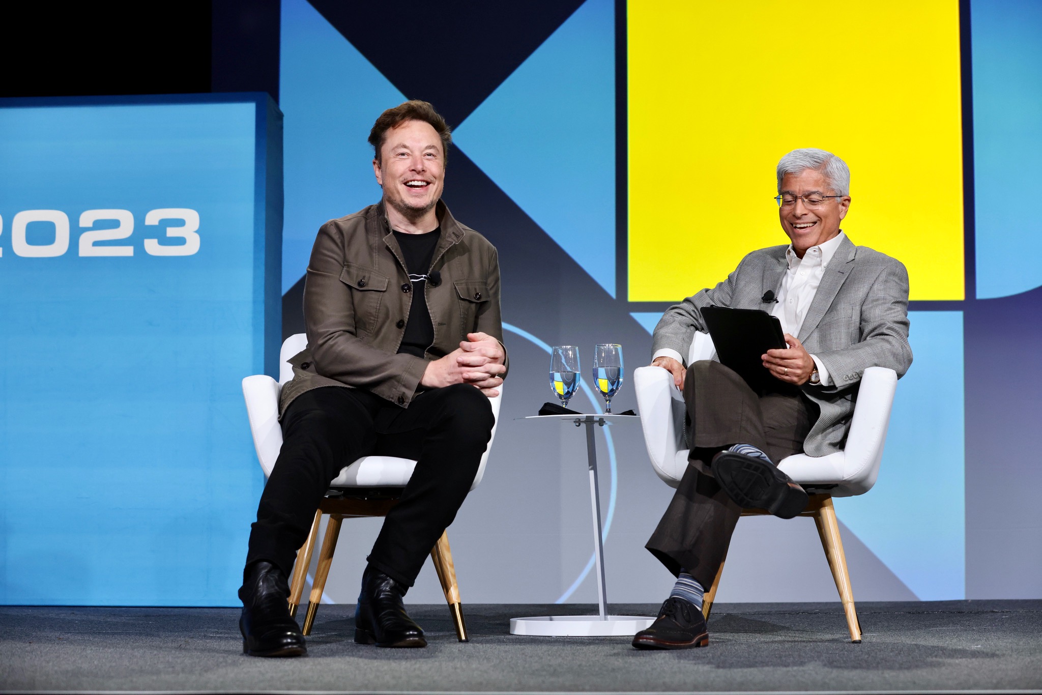 Elon Musk and  Pedro Pizarro discuss clean energy and sustainability at the 2023 EEI Annual Meeting.