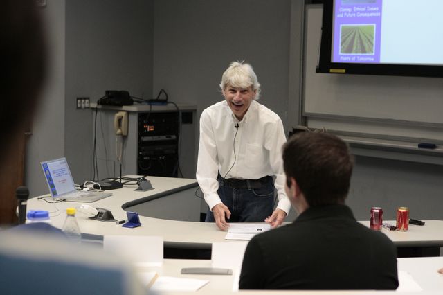 Robert Goldberg teaches “Genetic Engineering in Medicine, Agriculture, and Law.”
