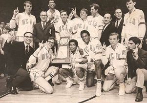 Coach Wooden team picture