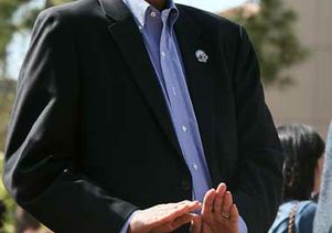 Peace Corps director hits the drums