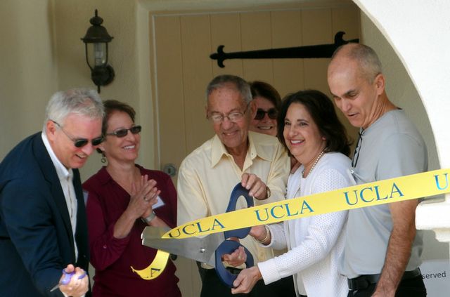 joanne-ribbon-cutting