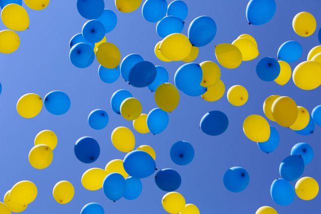 UCLA balloons