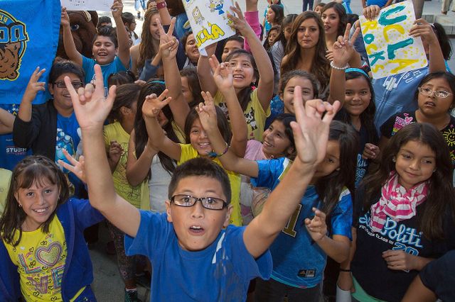 Volunteer Day at Leo Politi