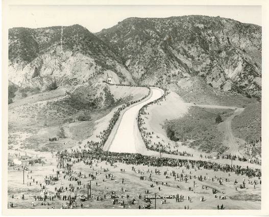 Newhall Spillway crowds