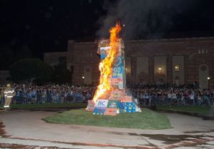 "Beat 'SC" bonfire and rally