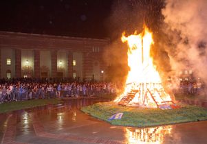 "Beat 'SC" bonfire and rally