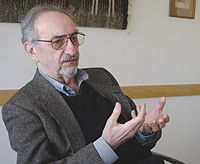 Distinguished Professor emeritus Leonard Binder