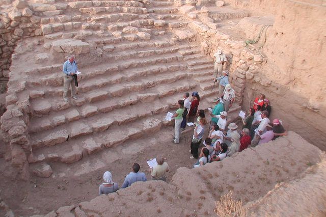 UCLA archaeologist Giorgio Buccellati talks to the excavation staff, which includes UCLA students, at the Urkesh site.