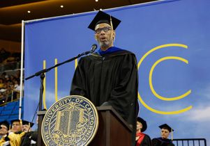 Abdul-Jabbar speaks to grads