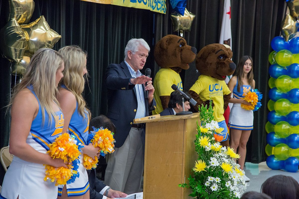 Volunteer Day 2014 Chancellor speaks at LA Elementary School