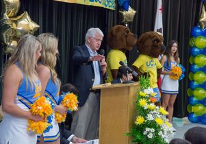 Volunteer Day 2014 Chancellor speaks at LA Elementary School