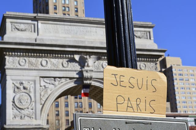 Signs of solidarity for Paris