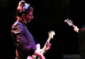 Jessica Schwartz with guitar