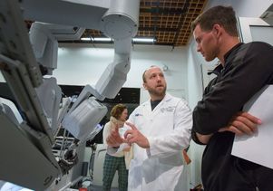 Doctors learn robotic surgery