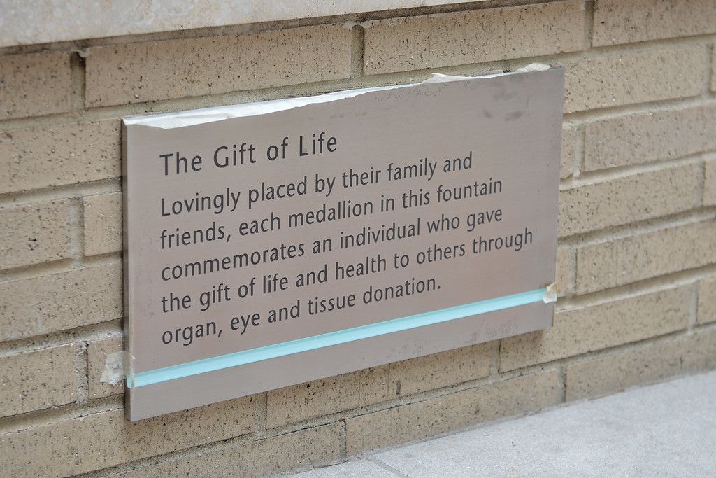 plaque at the Gift of Life Fountain