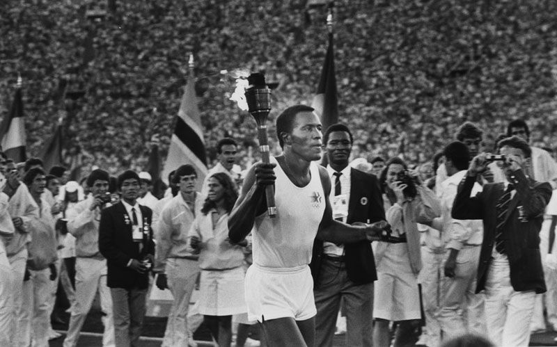 Rafer Johnson carries 1984 Olympics torch