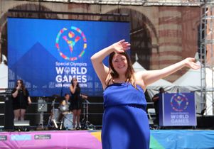 Caley Verfelt in UCLA's Wilson Plaza