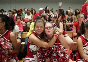 Two cheerleaders from SOMO JOY squad 