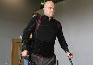 Mark Pollock with robotic device