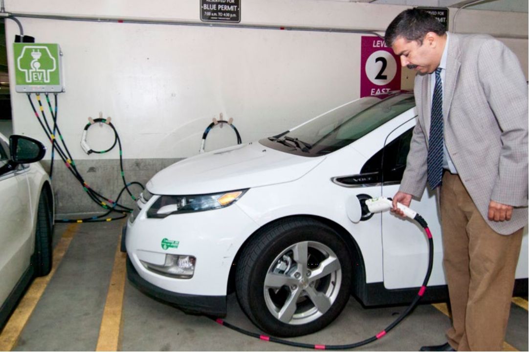 Engineering professor Rajit Gadh fuels an electic car