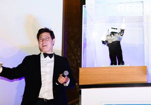 Dennis Hong and LARA