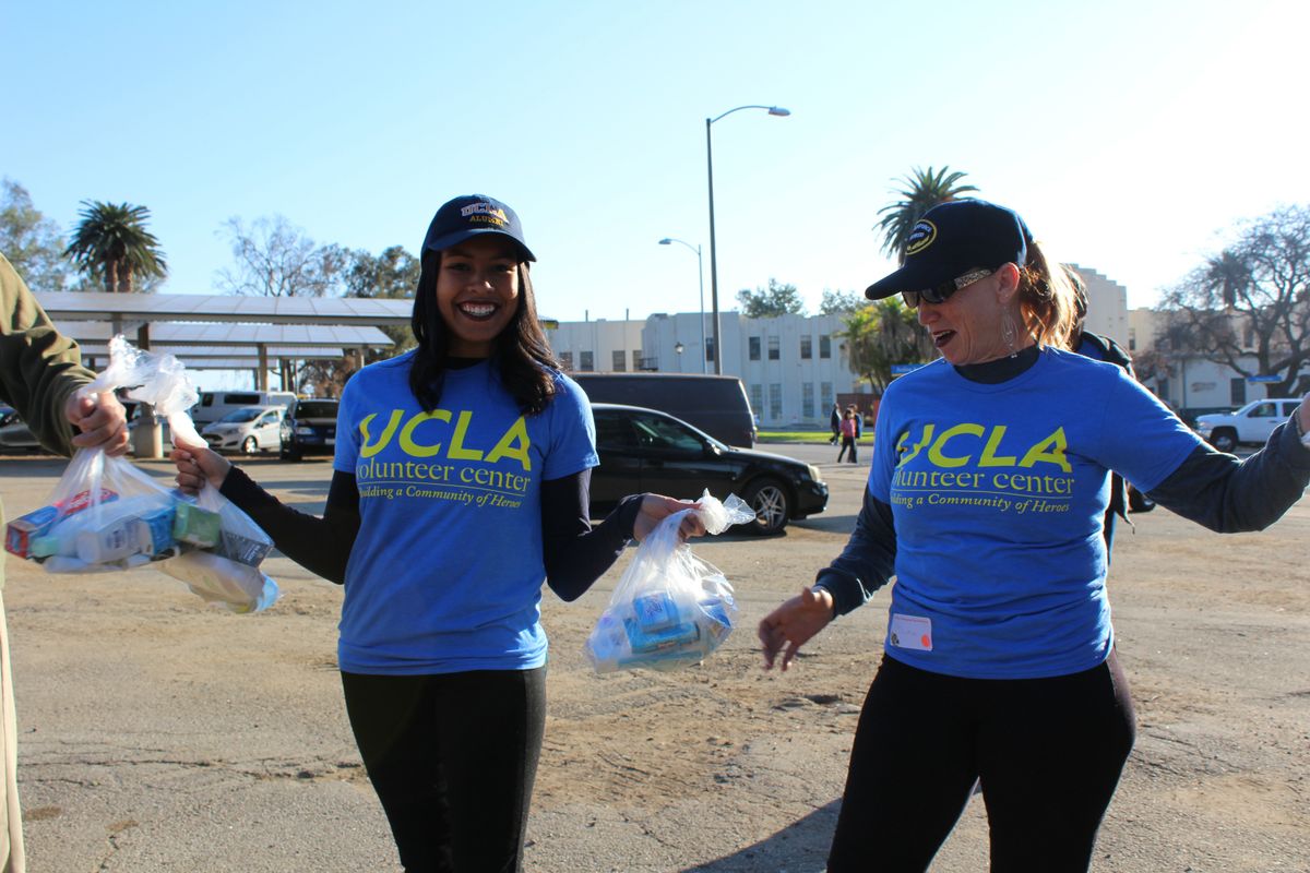 Human chain of volunteers