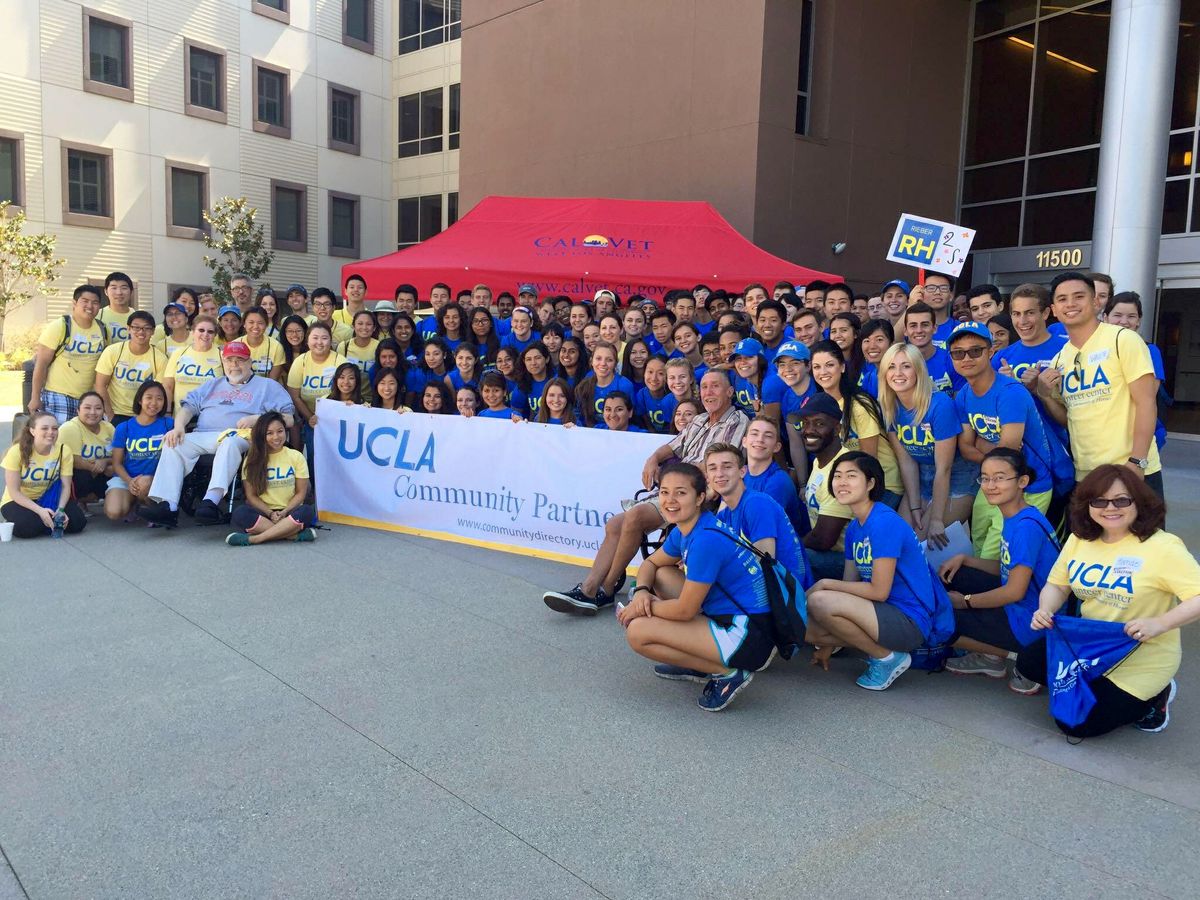 UCLA students at Volunteer Day 2015