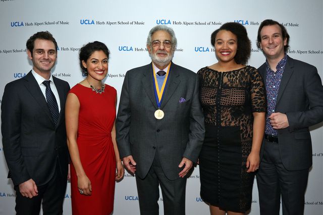 Plácido Domingo and singers