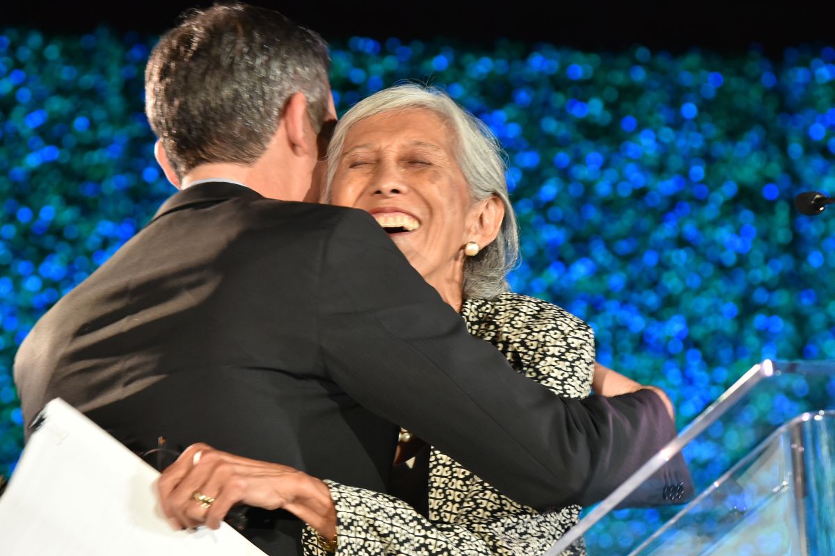 Mayor Garcetti gives Karolynne Gee a hug