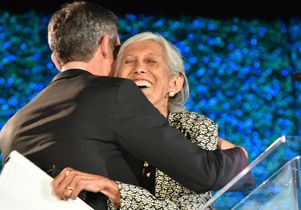 Mayor Garcetti gives Karolynne Gee a hug