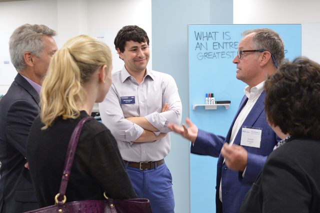 Alex Gostomelsky, center