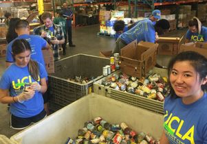 Volunteer-Day-2016-food-bank by Jessica Wolf UCLA