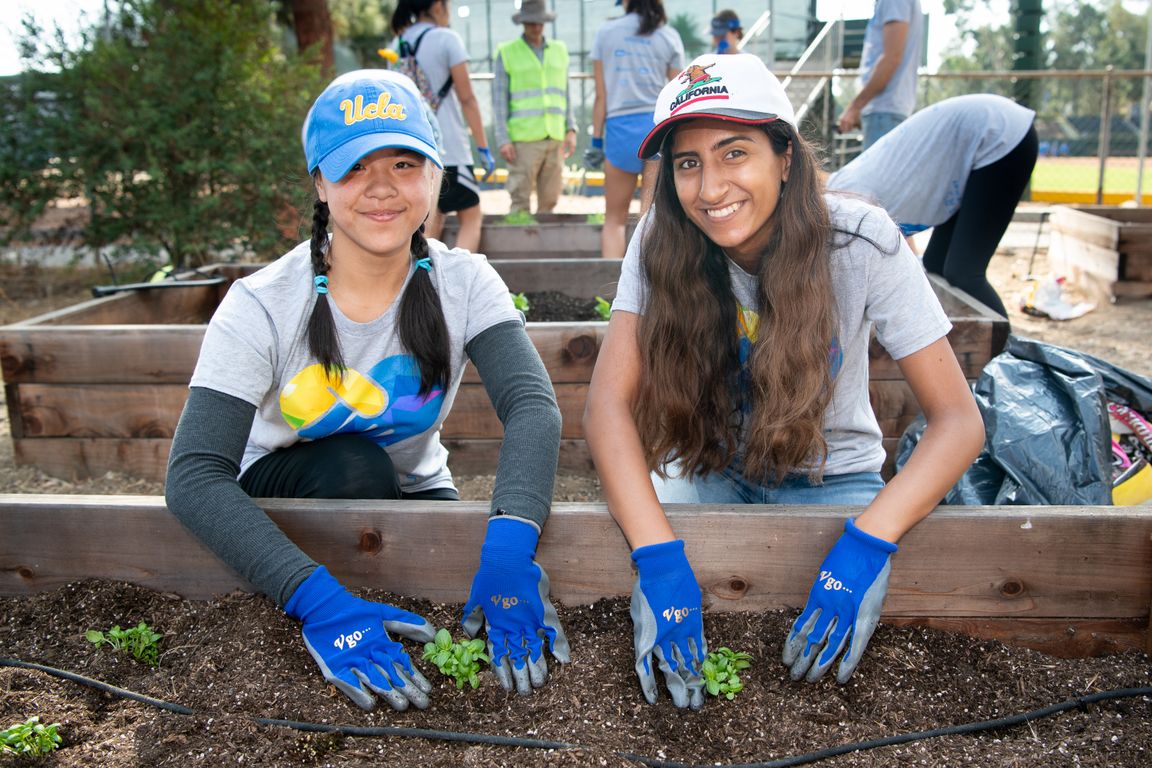 UCLA volunteers at Veterans Garden