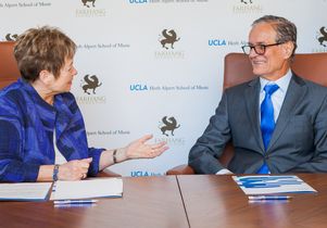 Smith and Razi at ceremony