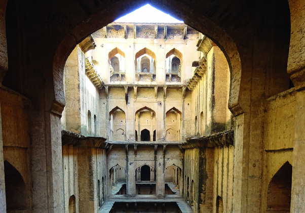 Neemrana Baori