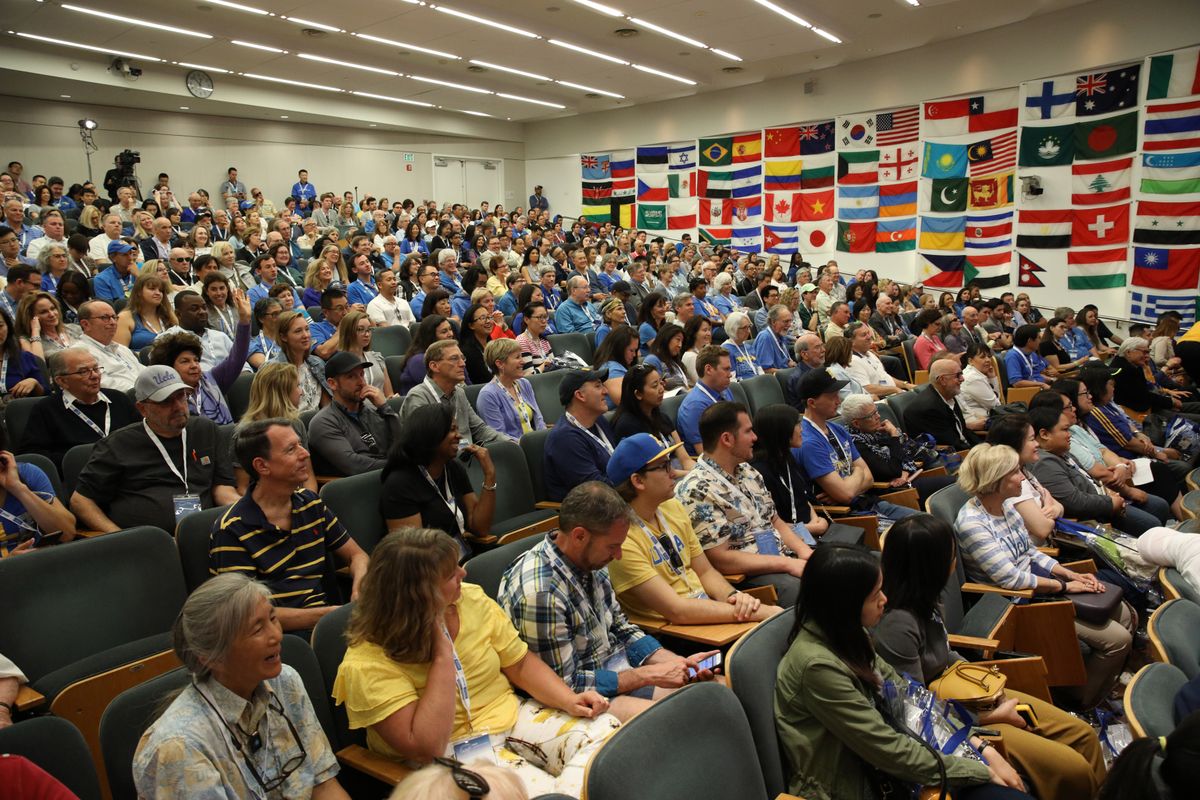 Crowd to see chancellors in conversation