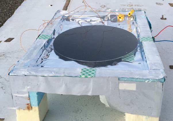 Radiative cooling device