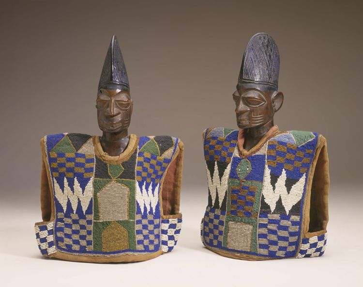 Twin memorial figures