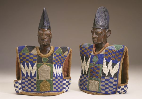 Twin memorial figures