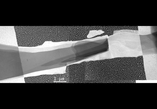 Thermoelectric device’s overlapping semiconductors