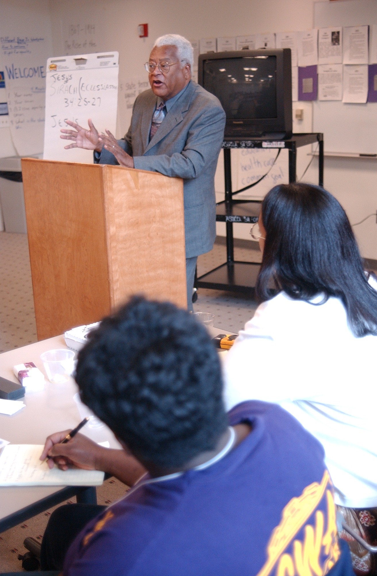 Rev. James Lawson teaching from podium with students in foreground