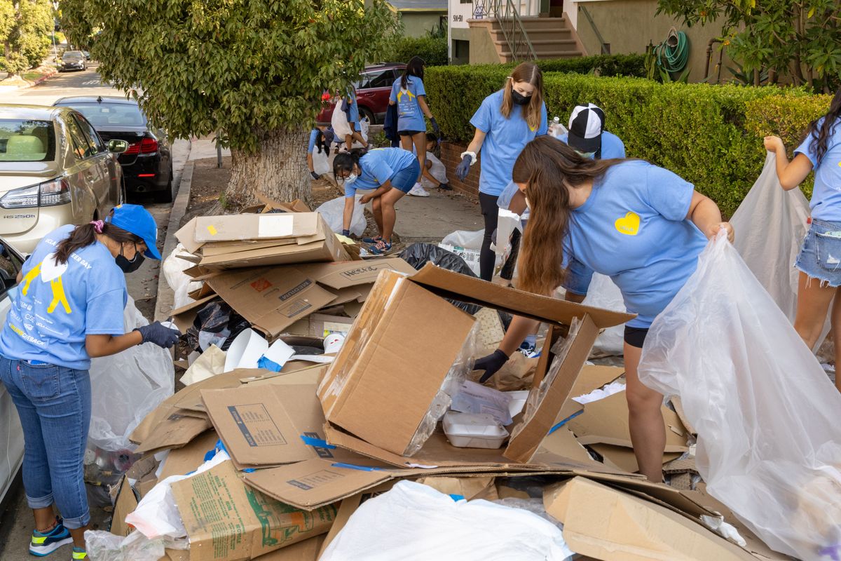 UCLA Volunteer Day 2021 Westwood cleanup